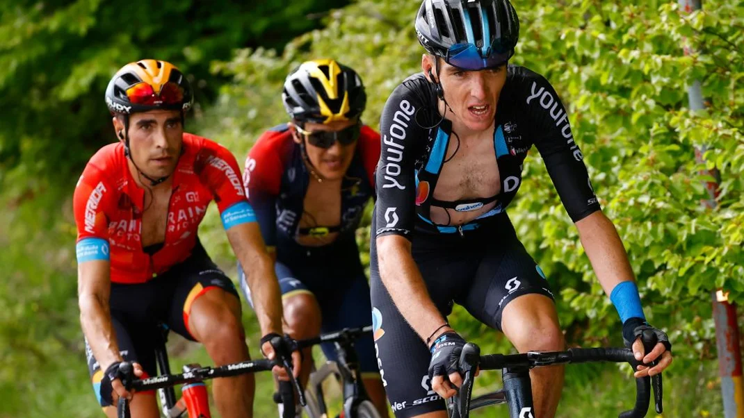 Romain Bardet abandona o Giro d’Italia