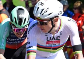 Tadej Pogacar diz que Paul Seixas vai “destruir todo mundo” depois da disputa na Liège-Bastogne-Liège