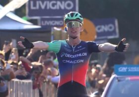 Paul Seixas vence a Il Lombardia e se torna o campeão mais jovem em todos os 120 anos de existência da prova de ciclismo