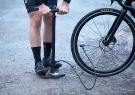 Por que todo ciclista deveria ter uma bomba de pé em casa