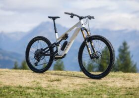 Canyon Spectral CF estreia motor Avinox M2S com 150 Nm e até 1.500 W de potência
