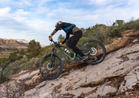 Motores de e-MTB ultrapassam 120 Nm de torque e elevam a disputa por desempenho no mountain bike elétrico
